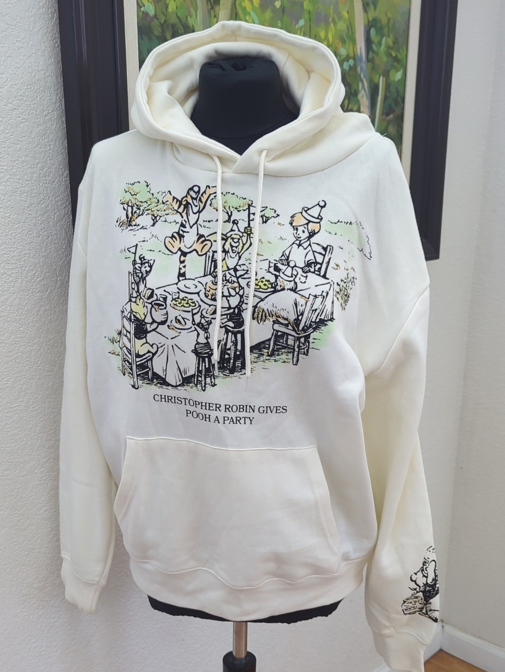 Disney Ivory Crewneck Hoodie Winnie the Pooh-Size Medium